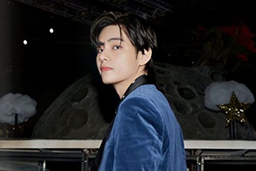Chưa chính thức solo, V (BTS) đã đạt tổng lượt stream khủng trên nền tảng quốc tế chỉ với 5 bài hát