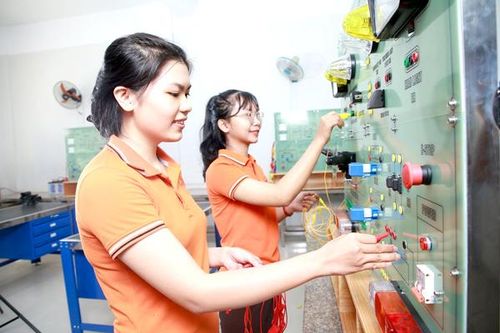 Khi nữ sinh đam mê kỹ thuật