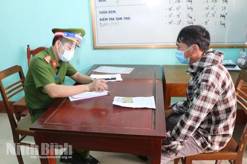 Liên tiếp phát hiện những gian lận về giấy tờ nhằm 'thông chốt' kiểm soát vào Ninh Bình