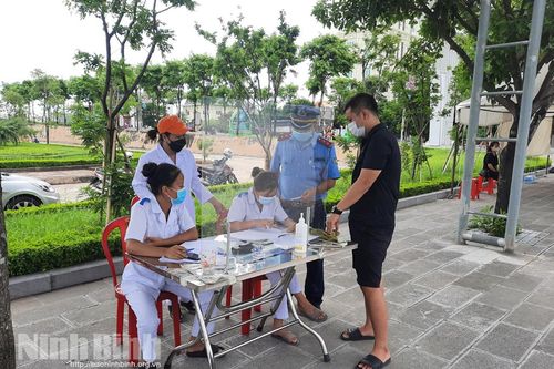 Điều chỉnh phương án phân luồng kiểm tra, kiểm soát y tế đối với người và phương tiện ra, vào tỉnh