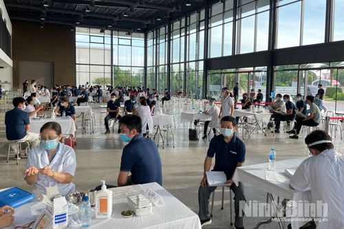 Hơn 8.600 người lao động trong các Khu công nghiệp được tiêm vắc xin phòng dịch COVID-19