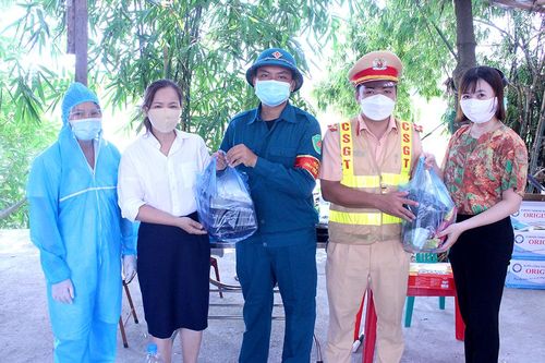 Ấm áp những suất cơm nghĩa tình