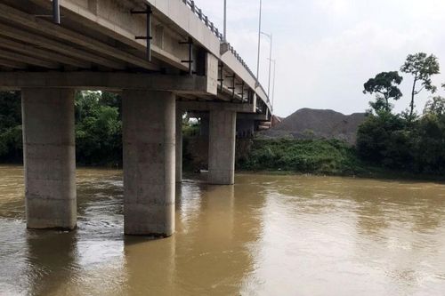 Đã tìm thấy thi thể nạn nhân nhảy xuống sông ở cầu Mây