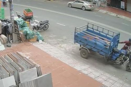 Clip trộm xe ba gác nhưng không nổ được máy, bỏ chạy khi bị truy đuổi