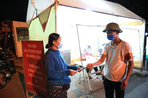 Chợ đầu mối phía Nam (quận Hoàng Mai) mở cửa trở lại: An toàn phòng dịch là hàng đầu