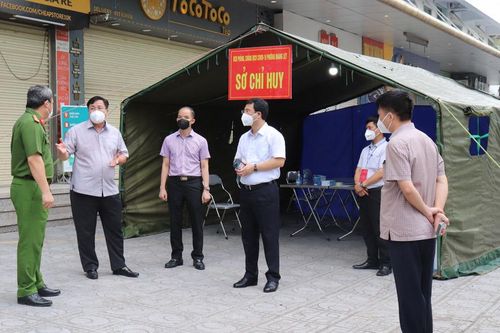 Xét nghiệm Covid-19 toàn bộ cư dân tòa HH4C, chung cư Linh Đàm trong chiều 20-8