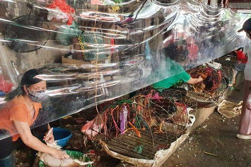 Thị trường rằm tháng Bảy: Sức mua chợ truyền thống bình ổn, chợ online nhộn nhịp