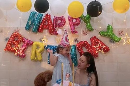 Con gái Vân Quang Long xinh xắn, hồn nhiên trong sinh nhật đầu tiên từ khi ba qua đời