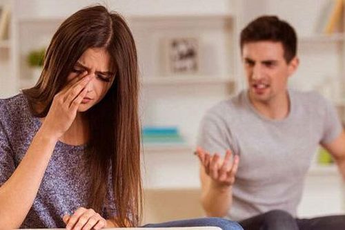 Gần nhau lắm làm vợ chồng tôi bất hòa
