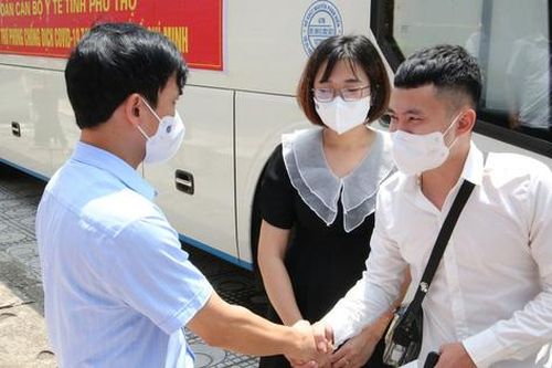 50 nhân viên y tế Phú Thọ 'Nam tiến' chống dịch COVID-19