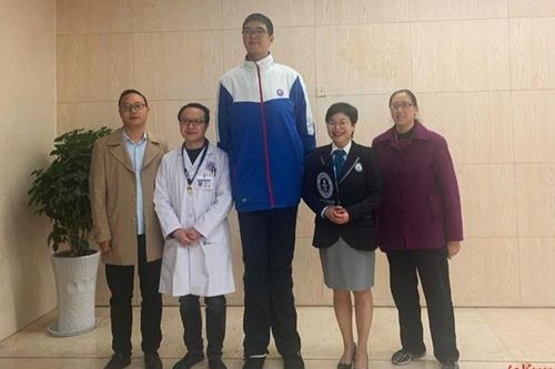 Nỗi ám ảnh chiều cao của cha mẹ Trung Quốc