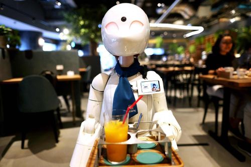 Quán cà phê sử dụng robot do người khuyết tật điều khiển