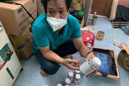 Dùng nhà vệ sinh sản xuất thuốc giả hỗ trợ điều trị Covid-19 ở TP.HCM