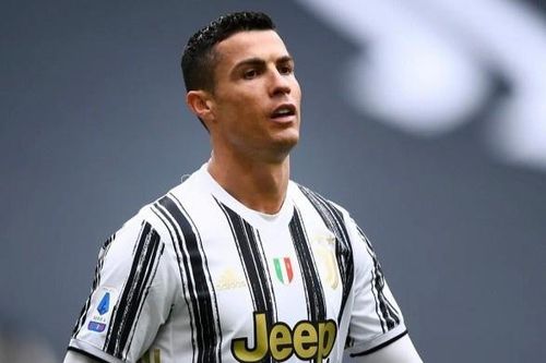 HLV Allegri: 'Ronaldo ở lại Juventus'