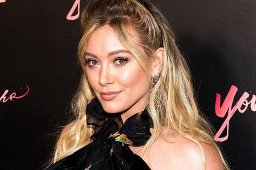 Hilary Duff mắc Covid-19 trên trường quay