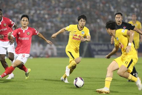 Cầu thủ nói gì khi V League và giải hạng Nhất 2021 chính thức bị dừng?