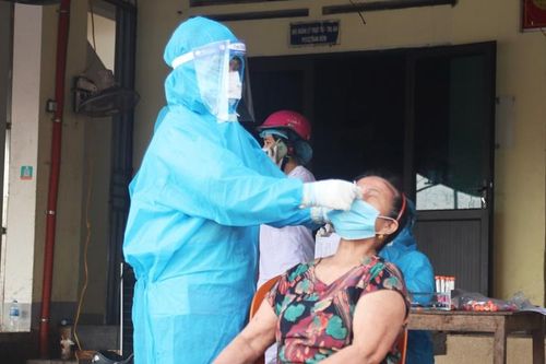 Nghệ An khuyến khích đơn vị, địa phương chủ động test nhanh Covid-19 cho đối tượng nguy cơ cao