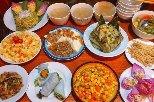 Hà Nội: Mâm cỗ chay cúng rằm tháng 7 giá tiền triệu vẫn đắt khách