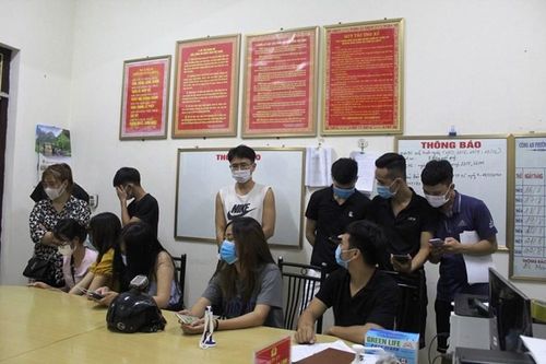 Quảng Ninh: Uống trà chanh giữa mùa COVID-19, 15 thanh niên bị xử phạt hành chính 30 triệu đồng