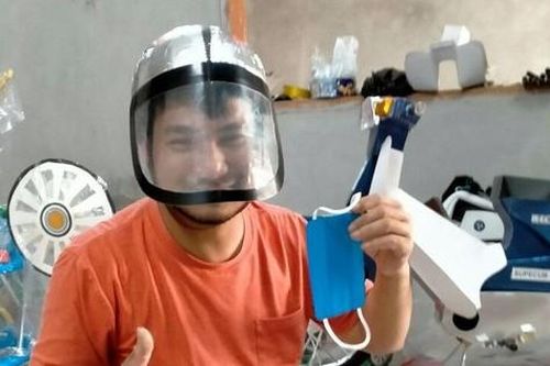 Khẩu trang, vắc xin phòng COVID-19 bằng vàng mã đi vào lễ cúng rằm tháng 7