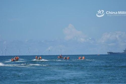 Hải quân Trung Quốc tập trận đổ bộ đường biển bằng phà dân sự