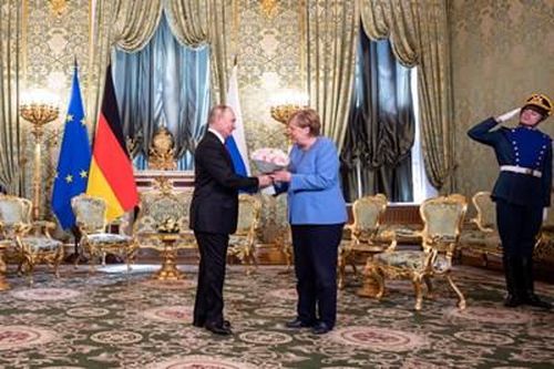 Thủ tướng Đức Merkel và ông Putin nói gì trong chuyến thăm Nga cuối cùng trước khi rời nhiệm sở?