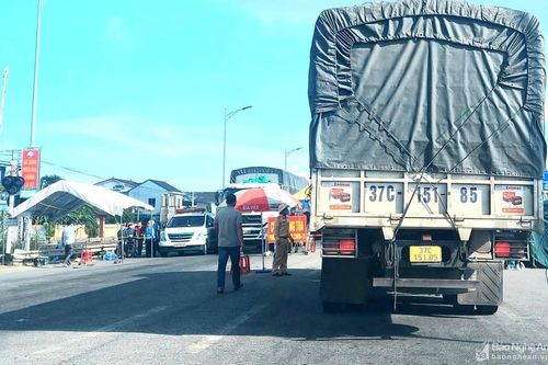 Sử dụng thẻ vào chợ để 'đi ăn Rằm', 4 người bị xử phạt