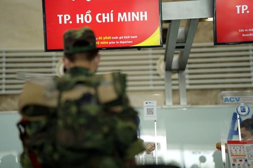 Gần 300 bác sĩ, học viên Quân y lên đường vào TP Hồ Chí Minh chống dịch