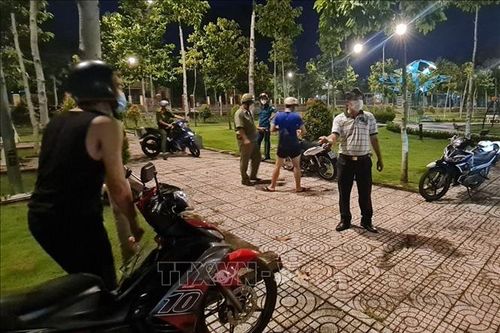 Xử lý nhiều thanh thiếu niên tập trung vui chơi tại công viên bất chấp lệnh cấm