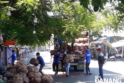 Phân bổ gần 130 tấn rau, củ, quả cho người dân