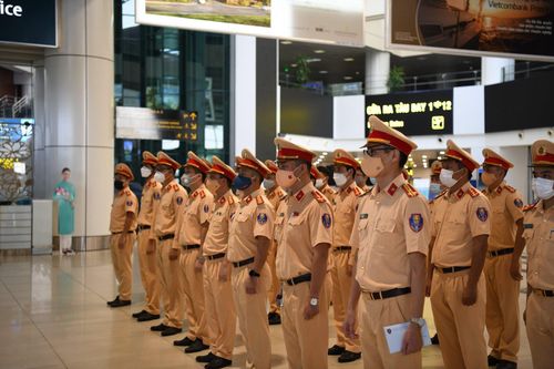 Cục Cảnh sát giao thông xuất quân vào TP.HCM hỗ trợ chống dịch