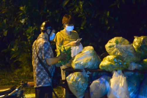 Hà Nội: 'Phiên chợ lúc 0h' ngang nhiên hoạt động bất chấp lệnh giãn cách