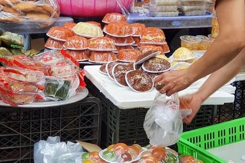 Chợ Hà Nội ngày Rằm tháng 7: Nơi đông đúc, chỗ đìu hiu