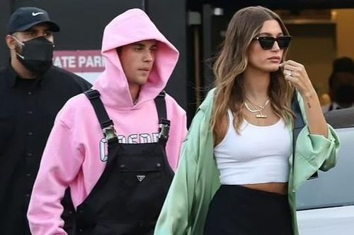 Justin Bieber mặc quần yếm xuống phố