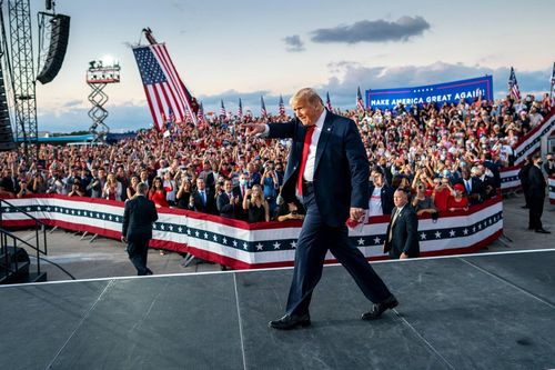 Ông Trump tái xuất ở Alabama giữa lúc bang ban bố tình trạng khẩn cấp