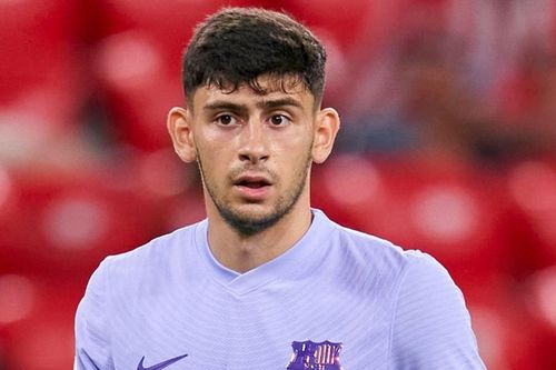 Cầu thủ trẻ nhất ra mắt Barca sau 17 năm