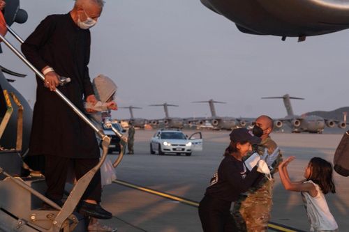 Những người Afghanistan sơ tán đầu tiên đến Đức