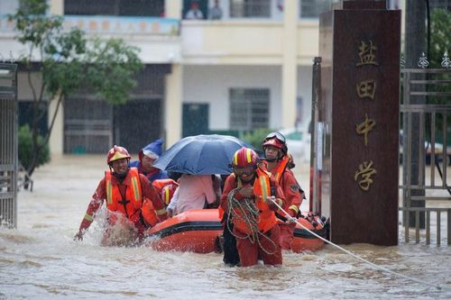 Miền Trung Trung Quốc nâng cảnh báo lũ lụt lên mức cao nhất