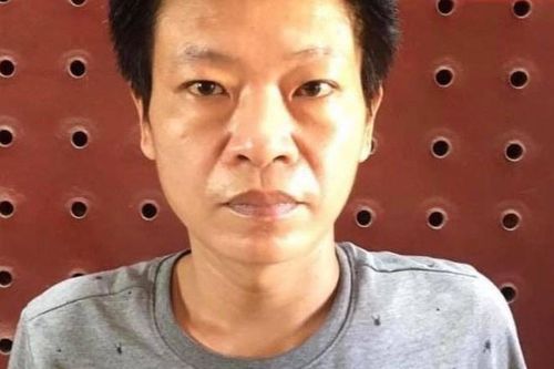 Bắt giam người dùng tuýp sắt đe dọa cảnh sát