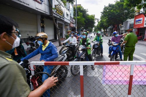 TP.HCM ban hành Chỉ thị 11 về tăng cường giãn cách xã hội