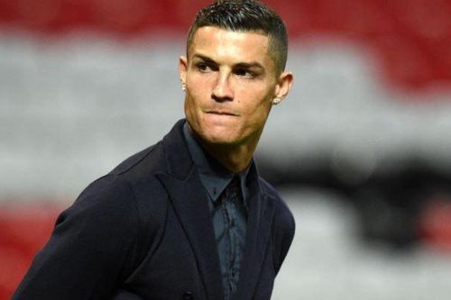 Ronaldo ngồi dự bị ở trận ra quân của Juventus