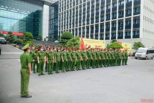 Bộ Công an tăng cường nhiều lực lượng vào các tỉnh phía nam chống dịch