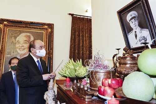 Lãnh đạo Đảng, Nhà nước dâng hương tưởng niệm 110 năm Ngày sinh Đại tướng Võ Nguyên Giáp