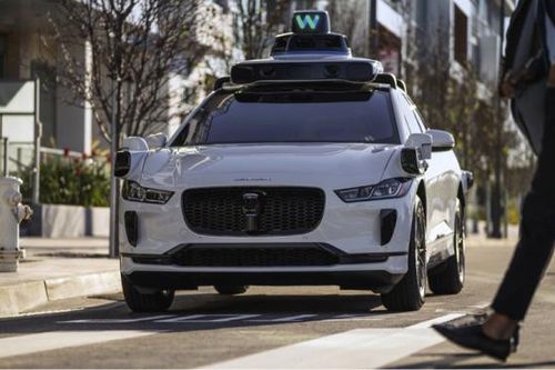 Xe tự hành Google hoàn tất 20 triệu dặm thử nghiệm trên đường công cộng