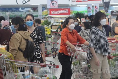 Người dân Đồng Nai nườm nượp kéo nhau đi mua thực phẩm