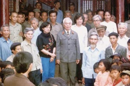 Kỷ niệm 110 năm Ngày sinh Đại tướng Võ Nguyên Giáp (25/8/1911-25/8/2021): 'Trẻ con trong làng giờ còn tắm sông không'?