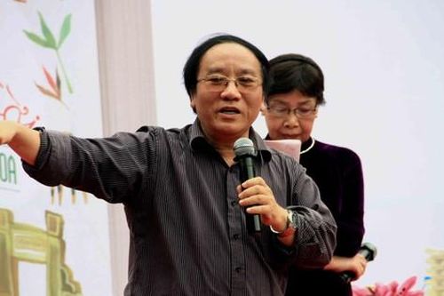 Bài thơ Bắt nạt nhận 'gạch, đá', nhiều thi sĩ lên tiếng