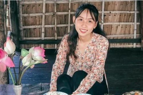Nữ sinh ngành Dược là hướng dẫn viên du lịch, xung phong vào tâm dịch