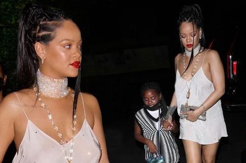 Rihanna mặc váy mỏng tang, không nội y đi ăn tối