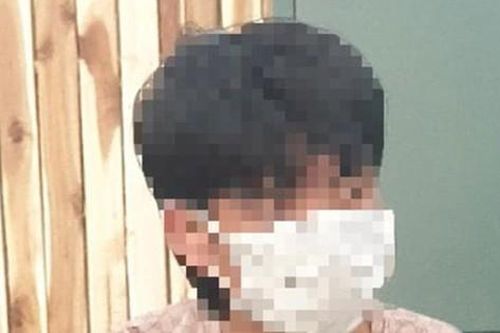 Lao xe máy vào cán bộ công an tại chốt kiểm soát vì sợ bị phạt